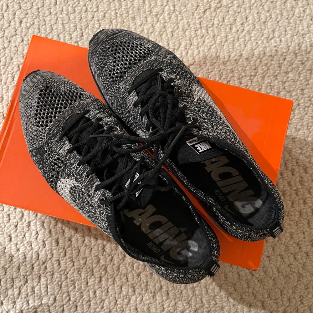 Nike Flyknit Racer - Picture 6 of 6